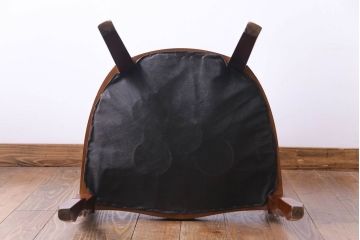 ビンテージ家具　ヨーロッパヴィンテージ　クラシカルなデザインが目を惹くロココ調アームチェア(サロンチェア、椅子)