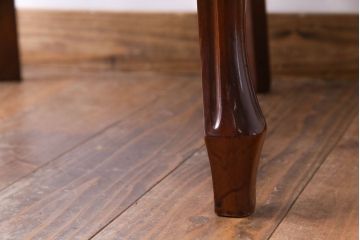 ビンテージ家具　ヨーロッパヴィンテージ　クラシカルなデザインが目を惹くロココ調アームチェア(サロンチェア、椅子)(1)