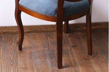 ビンテージ家具　ヨーロッパヴィンテージ　クラシカルなデザインが目を惹くロココ調アームチェア(サロンチェア、椅子)(1)
