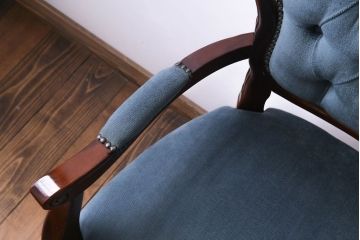 ビンテージ家具　ヨーロッパヴィンテージ　クラシカルなデザインが目を惹くロココ調アームチェア(サロンチェア、椅子)(1)