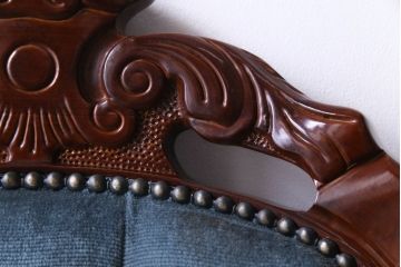 ビンテージ家具　ヨーロッパヴィンテージ　クラシカルなデザインが目を惹くロココ調アームチェア(サロンチェア、椅子)(1)