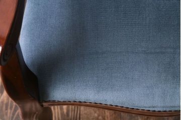 ビンテージ家具　ヨーロッパヴィンテージ　クラシカルなデザインが目を惹くロココ調アームチェア(サロンチェア、椅子)(1)