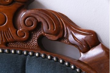 ビンテージ家具　ヨーロッパヴィンテージ　クラシカルなデザインが目を惹くロココ調ダイニングチェア(サロンチェア、椅子)
