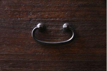 レトロ家具　昭和初期　レトロ　古い木の質感が味わい深い小引き出し(チェスト)