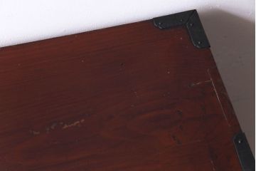 アンティーク家具　和製アンティーク　艶やかな漆塗りと金具の意匠が目を引く松本衣装箪笥ローボード(チェスト)