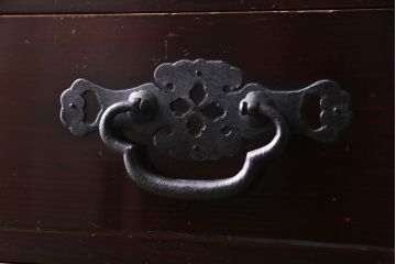 アンティーク家具　和製アンティーク　艶やかな漆塗りと金具の意匠が目を引く松本衣装箪笥ローボード(チェスト)