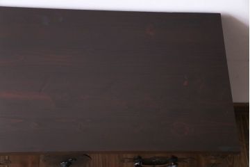 アンティーク家具　和製アンティーク　鉄脚　艶やかな漆塗りと金具が目を引く松本衣装箪笥ローボード(チェスト)