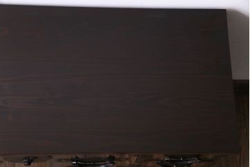 アンティーク家具　和製アンティーク　鉄脚　大振りな金具がアクセントになった漆塗りの松本衣装箪笥ローボード(チェスト)