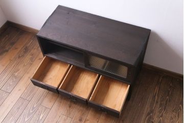 レトロ家具　昭和レトロ　リメイク　脚付き　古い桐材とモールガラスの味わいが魅力的な箪笥ローボード(リビングボード、戸棚、収納棚、桐箪笥、桐たんす)