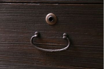 レトロ家具　昭和レトロ　リメイク　脚付き　古い桐材とモールガラスの味わいが魅力的な箪笥ローボード(リビングボード、戸棚、収納棚、桐箪笥、桐たんす)