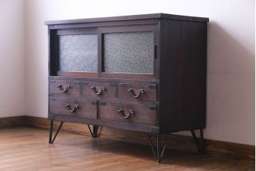 レトロ家具　和製アンティーク　ダイヤガラス入り　レトロな空間にも馴染むリメイク箪笥ローボード(ローチェスト、収納棚)