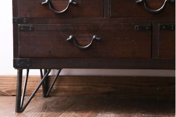 レトロ家具　和製アンティーク　ダイヤガラス入り　レトロな空間にも馴染むリメイク箪笥ローボード(ローチェスト、収納棚)