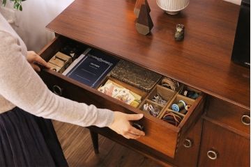 北欧家具　ヴィンテージ　チーク材　リングの取っ手が個性的なサイドボード(リビングボード、サイドキャビネット、ビンテージ)