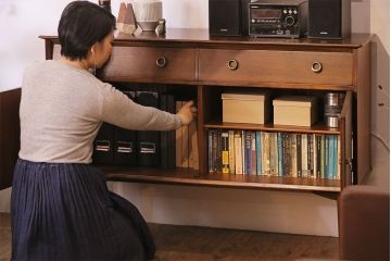 北欧家具　ヴィンテージ　チーク材　リングの取っ手が個性的なサイドボード(リビングボード、サイドキャビネット、ビンテージ)