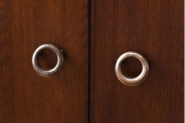北欧家具　ヴィンテージ　チーク材　リングの取っ手が個性的なサイドボード(リビングボード、サイドキャビネット、ビンテージ)
