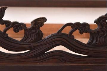 リメイク品　躍動感のある彫りが美しい欄間のガラステーブル(サイドテーブル、コンソールテーブル)