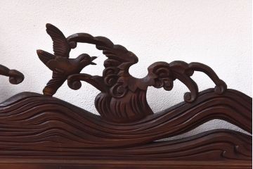 リメイク品 躍動感のある彫りが美しい欄間のガラステーブル(サイドテーブル、コンソールテーブル)