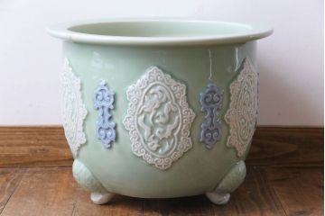 アンティーク雑貨　和製アンティーク　レトロな色合いの陽刻青磁盆栽鉢(植木鉢)