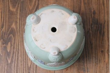 アンティーク雑貨　和製アンティーク　レトロな色合いの陽刻青磁盆栽鉢(植木鉢)