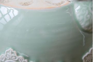 アンティーク雑貨　和製アンティーク　レトロな色合いの陽刻青磁盆栽鉢(植木鉢)