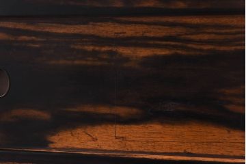 アンティーク家具　和製アンティーク　クジャク杢　独特の存在感を放つ黒柿材の茶箪笥(茶棚、収納棚)