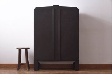 アンティーク家具　イギリスアンティーク　オーク材　花モチーフの装飾が上品な印象のブックケース(本箱、収納棚、キャビネット)