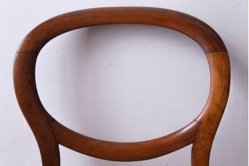 アンティーク家具　イギリスアンティーク　細身の脚がおしゃれなバルーンバックチェア(ダイニングチェア、椅子)(1)