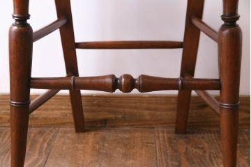 アンティーク家具　イギリスアンティーク　細身の脚がおしゃれなバルーンバックチェア(ダイニングチェア、椅子)(1)