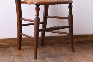 アンティーク家具　イギリスアンティーク　細身の脚がおしゃれなバルーンバックチェア(ダイニングチェア、椅子)(1)