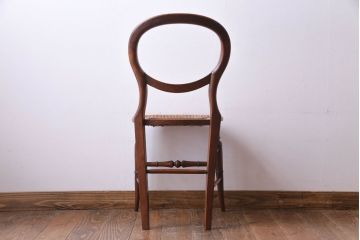 アンティーク家具　イギリスアンティーク　細身の脚がおしゃれなバルーンバックチェア(ダイニングチェア、椅子)(1)
