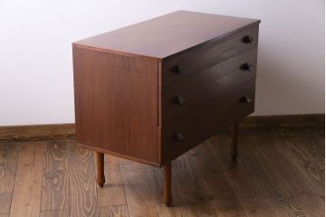 ヴィンテージ家具　北欧ビンテージ　AVALON　モダンな雰囲気のサイドチェスト(サイドボード)