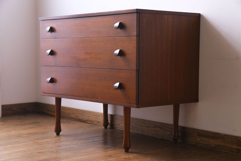 ヴィンテージ家具　北欧ビンテージ　AVALON　モダンな雰囲気のサイドチェスト(サイドボード)