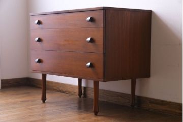 ヴィンテージ家具　北欧ビンテージ　AVALON　モダンな雰囲気のサイドチェスト(サイドボード)