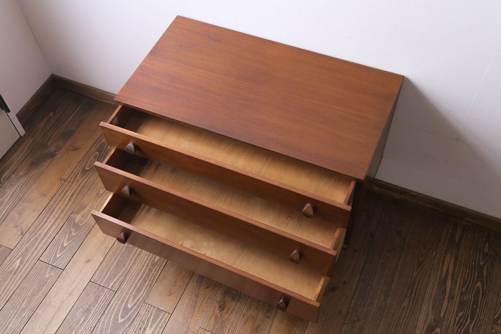 ヴィンテージ家具　北欧ビンテージ　AVALON　モダンな雰囲気のサイドチェスト(サイドボード)