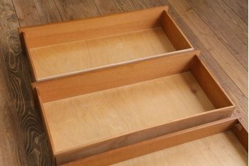 ヴィンテージ家具　北欧ビンテージ　AVALON　モダンな雰囲気のサイドチェスト(サイドボード)