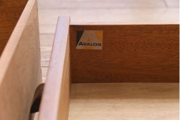 ヴィンテージ家具　北欧ビンテージ　AVALON　モダンな雰囲気のサイドチェスト(サイドボード)