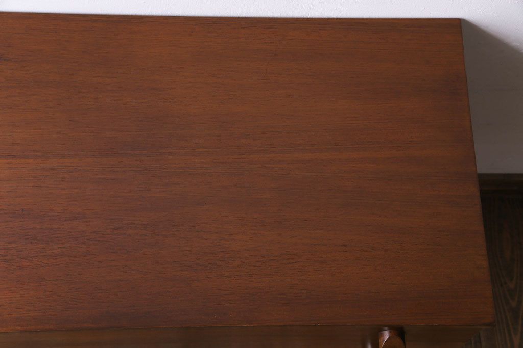 ヴィンテージ家具　北欧ビンテージ　AVALON　モダンな雰囲気のサイドチェスト(サイドボード)