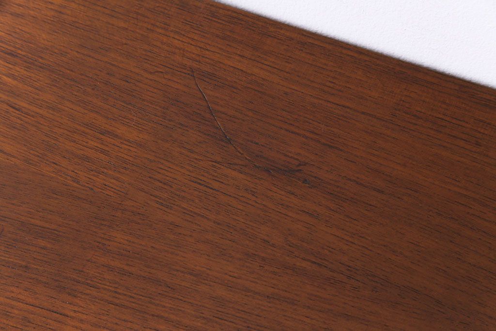 ヴィンテージ家具　北欧ビンテージ　AVALON　モダンな雰囲気のサイドチェスト(サイドボード)