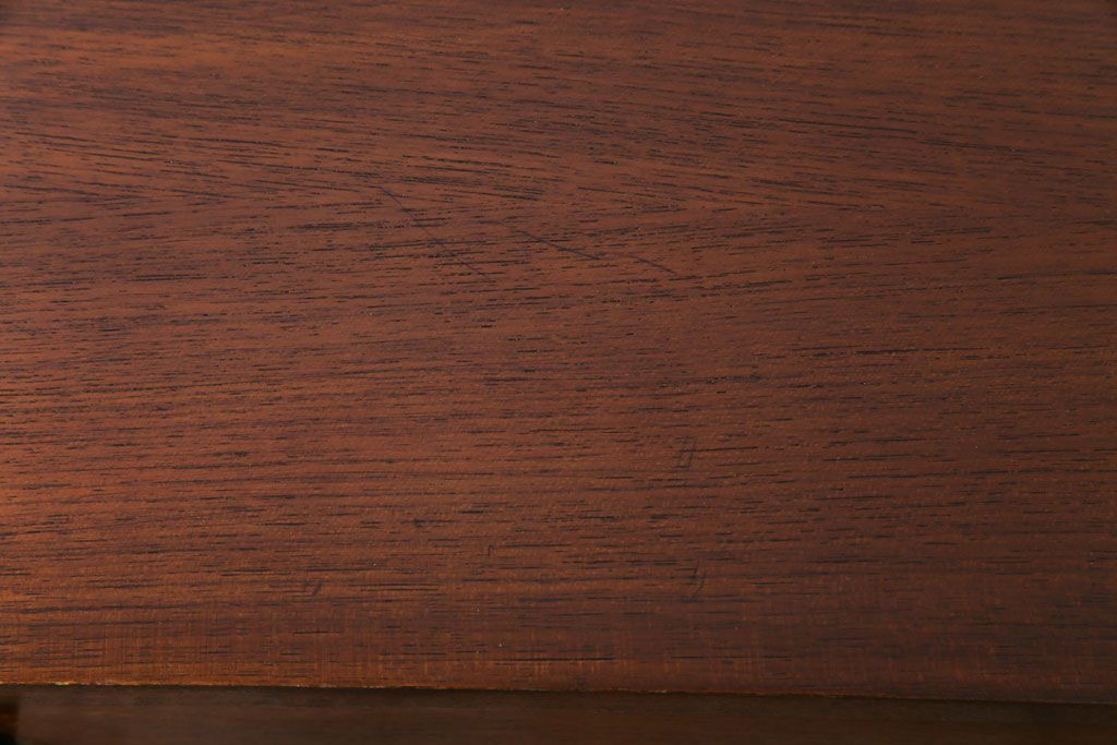 ヴィンテージ家具　北欧ビンテージ　AVALON　モダンな雰囲気のサイドチェスト(サイドボード)