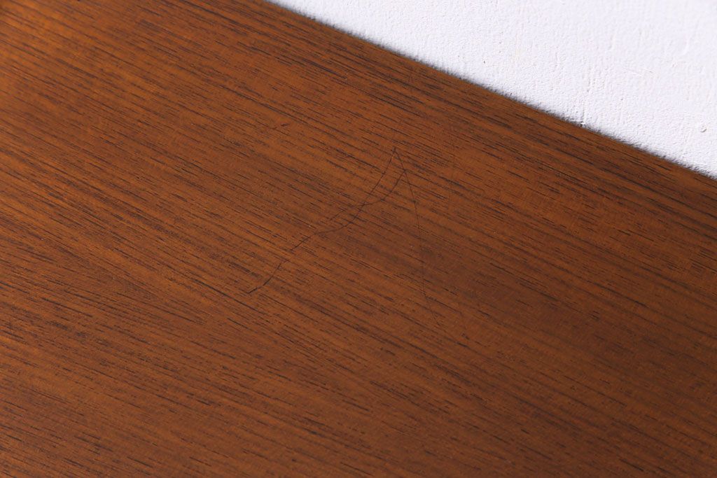 ヴィンテージ家具　北欧ビンテージ　AVALON　モダンな雰囲気のサイドチェスト(サイドボード)