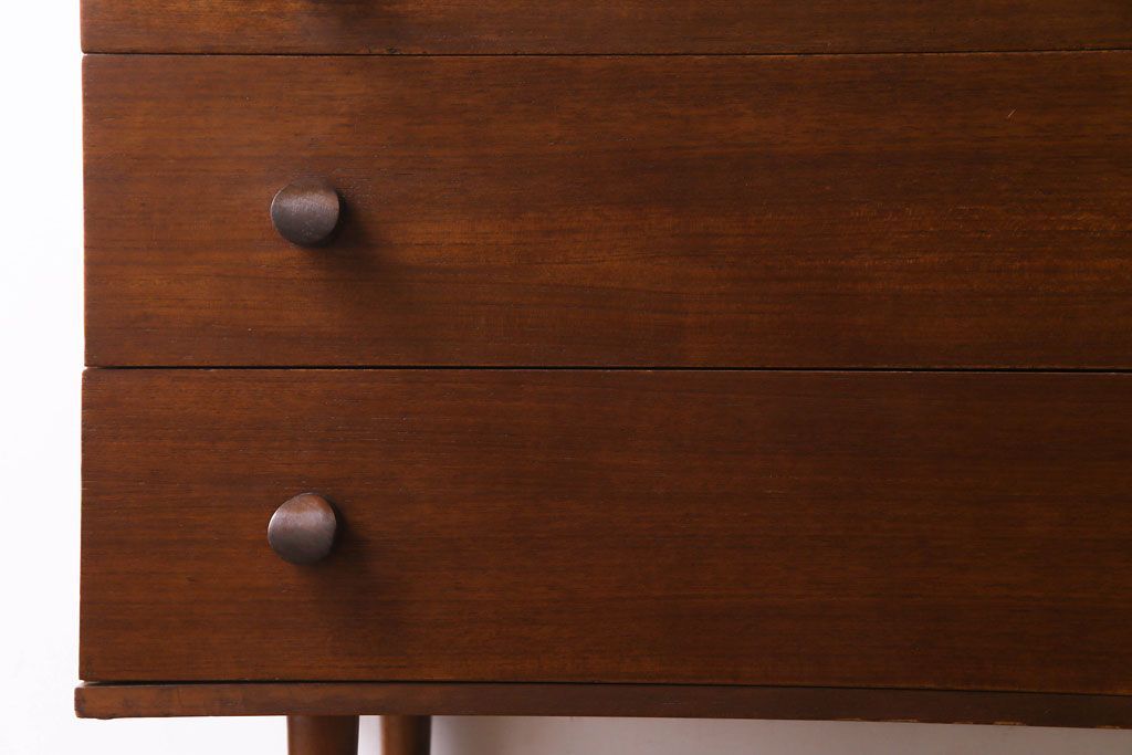 ヴィンテージ家具　北欧ビンテージ　AVALON　モダンな雰囲気のサイドチェスト(サイドボード)