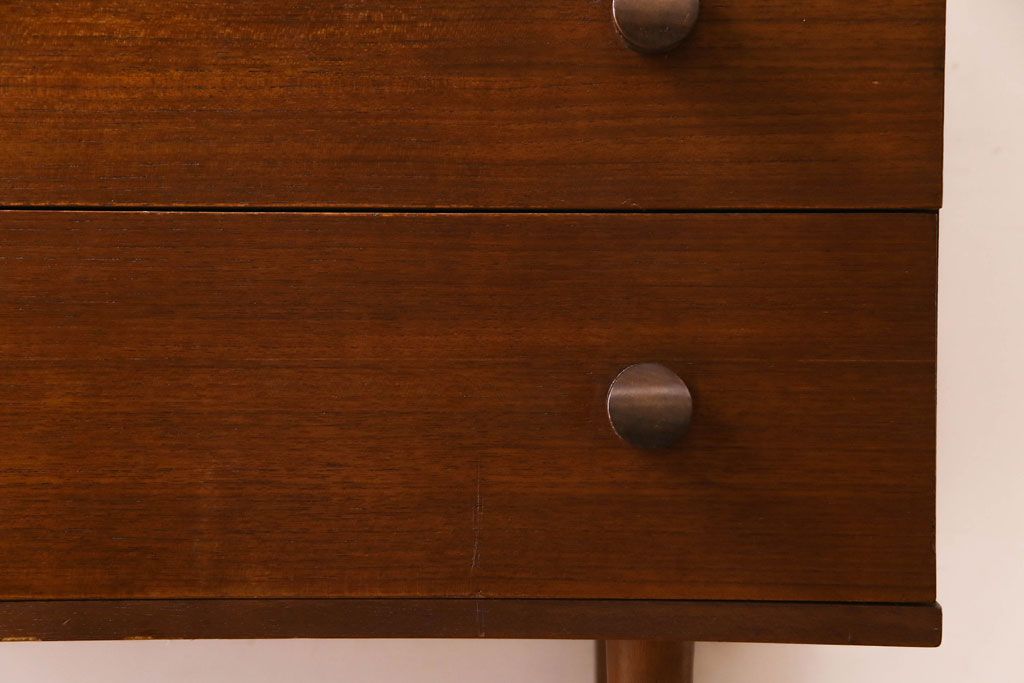 ヴィンテージ家具　北欧ビンテージ　AVALON　モダンな雰囲気のサイドチェスト(サイドボード)