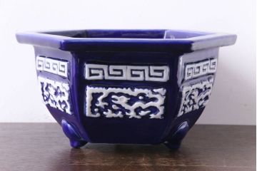 アンティーク雑貨　和製アンティーク　陽刻の細かな柄が目を引く六角植木鉢(1)