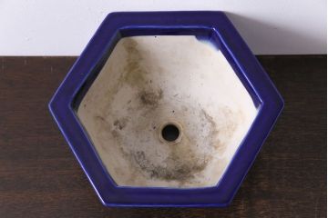 アンティーク雑貨　和製アンティーク　陽刻の細かな柄が目を引く六角植木鉢(1)