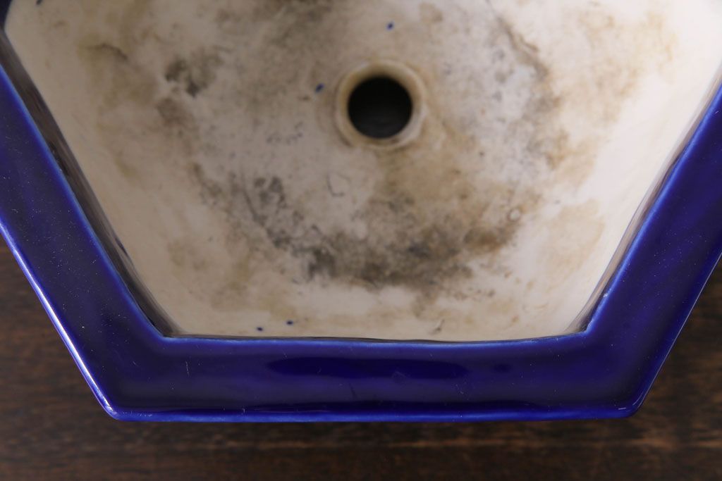 アンティーク雑貨　和製アンティーク　陽刻の細かな柄が目を引く六角植木鉢(1)