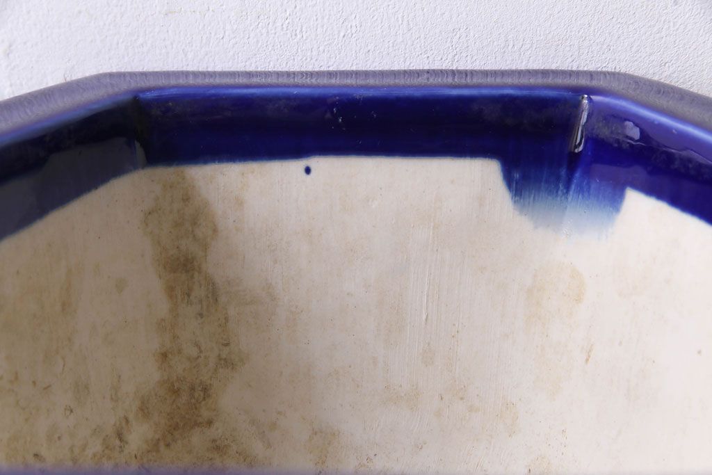 アンティーク雑貨　和製アンティーク　陽刻の細かな柄が目を引く六角植木鉢(1)