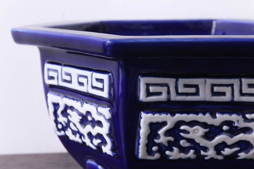 アンティーク雑貨　和製アンティーク　陽刻の細かな柄が目を引く六角植木鉢(1)