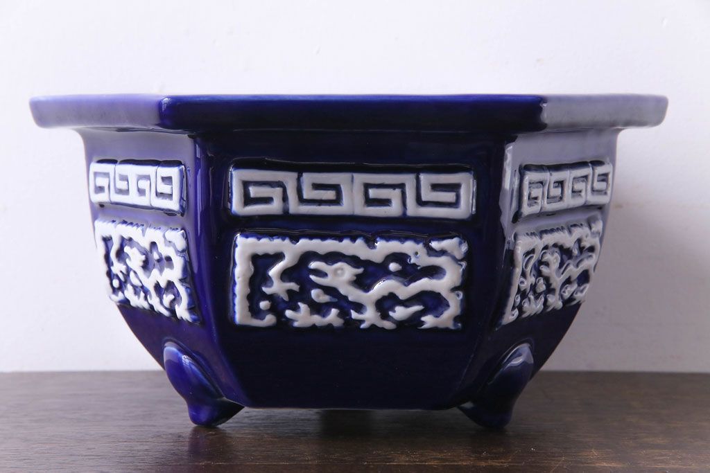 アンティーク雑貨　和製アンティーク　陽刻の細かな柄が目を引く六角植木鉢(1)