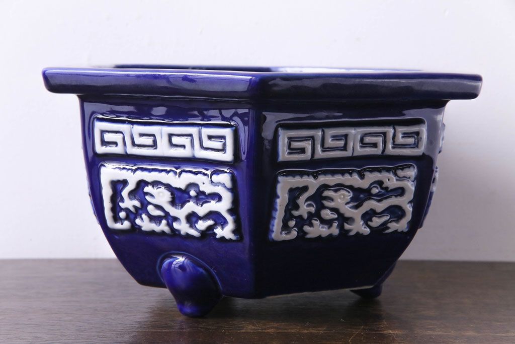 アンティーク雑貨　和製アンティーク　陽刻の細かな柄が目を引く六角植木鉢(1)