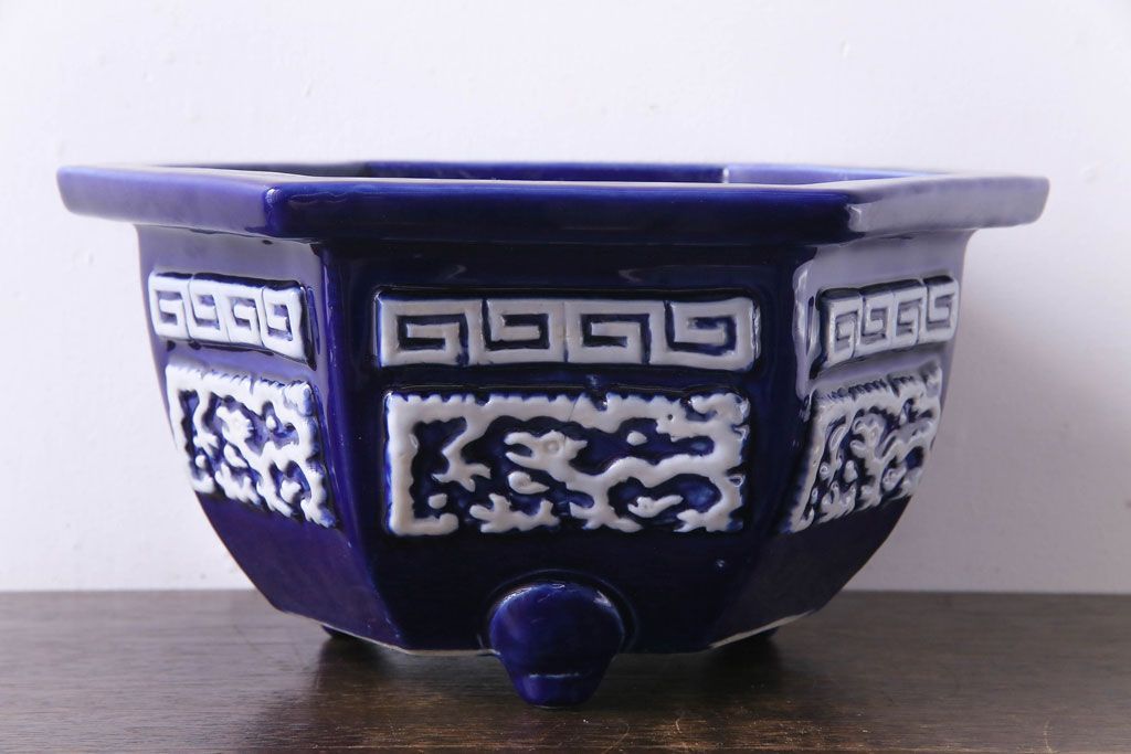 アンティーク雑貨　和製アンティーク　陽刻の細かな柄が目を引く六角植木鉢(1)